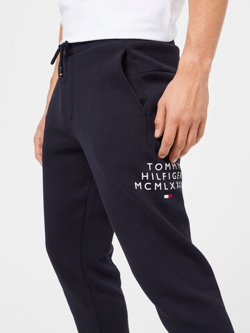 TOMMY HILFIGER Ozke Hlače | modra barva