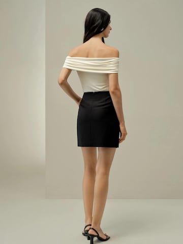 Lilysilk - Top 'Seidenjersey Schulterfreies Top' en blanco