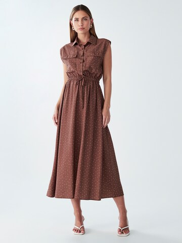 Willa - Vestido camisero 'Sez' en marrón