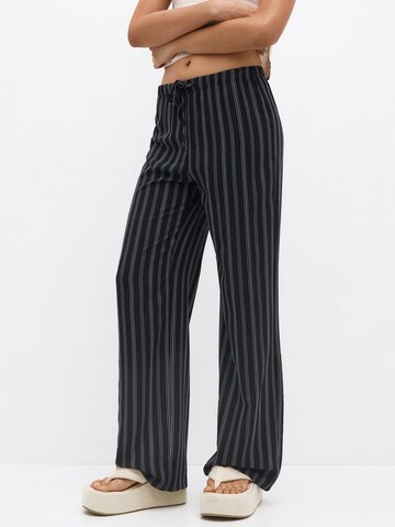 Pull&Bear Wide leg Pants in Black: front