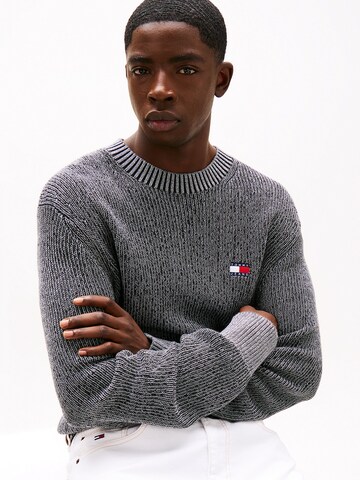 Tommy Jeans Sweater in Grey