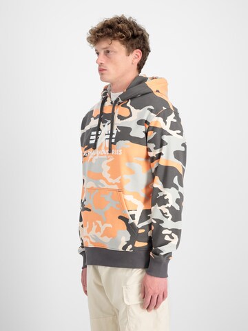 ALPHA INDUSTRIES Bluzka sportowa 'Camo' w kolorze mieszane kolory