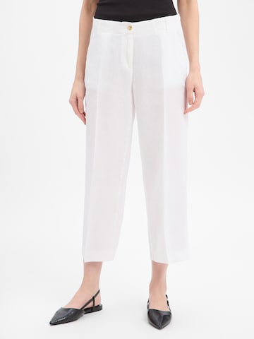 BRAX Loosefit Broek in Wit: voorkant