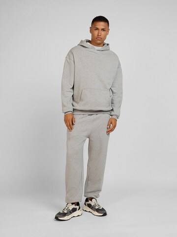 WOTEGA Loosefit Sporthose 'VibeJog' in Silber