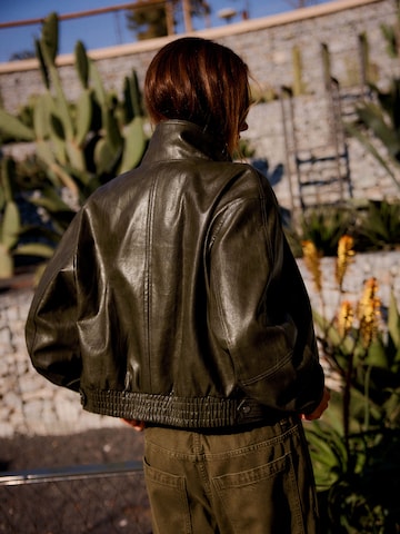 Bershka Tussenjas in Groen