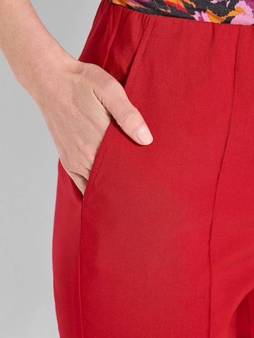 Skinny Pantalon à plis 'LOUISA' Goldner en rouge
