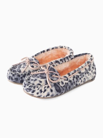 Minnetonka Slipper 'Cally' in Grey