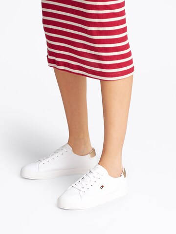 TOMMY HILFIGER Tenisky – bílá