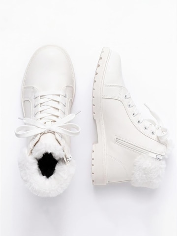 TorWeit Booties 'Fluffy Lace Up Winter Boots' in White