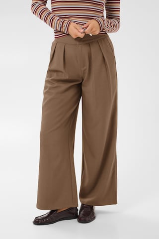Kaffe - regular Pantalón plisado 'Jasmine' en marrón: frente