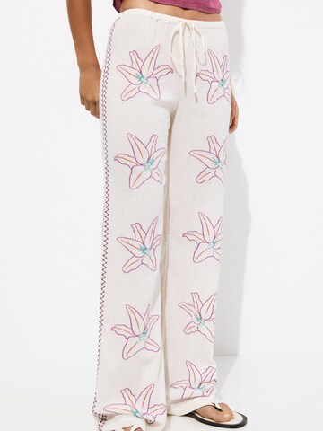 Pull&Bear Wide leg Byxa i vit