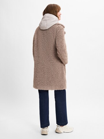 Marie Lund Wintermantel in Beige