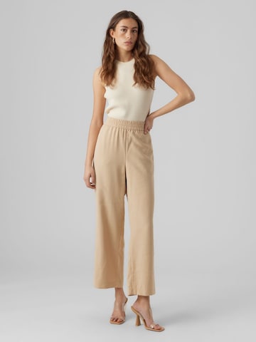 Wide leg Pantaloni 'Carmen' di VERO MODA in beige