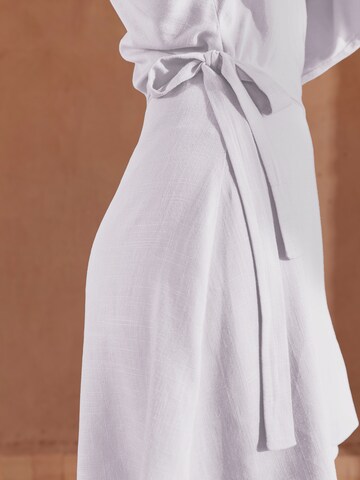 Robe 'Eva' Ema Louise x ABOUT YOU en blanc