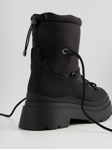 Bershka Snow boots in Black