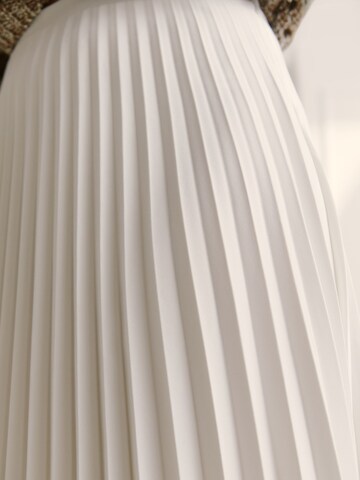 Gonna 'Daliah' di Guido Maria Kretschmer Women in bianco: frontale