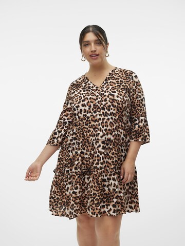 Robe Vero Moda Curve en marron : devant