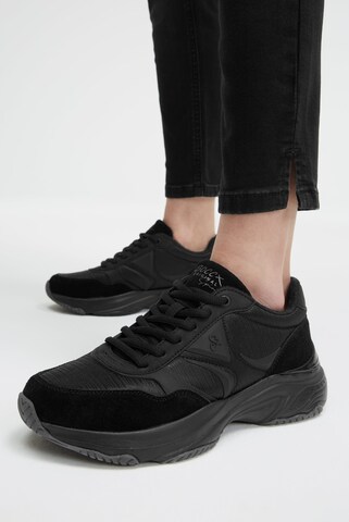 Soccx Sneakers in Black: front