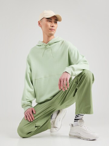 Nike Sportswear Свитшот в Зеленый: спереди