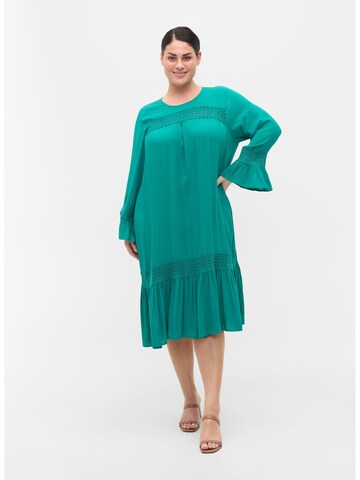 Robe d’été 'ETRESS' Zizzi en vert