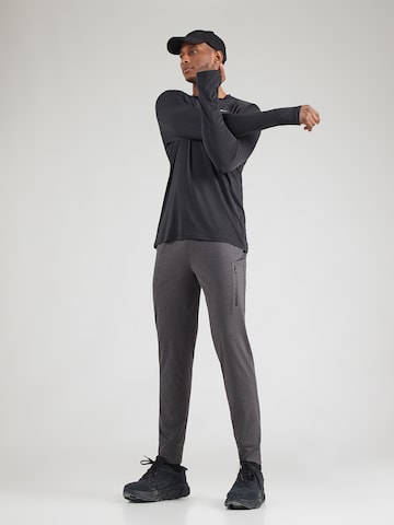 Tapered Pantaloni sportivi di SKECHERS in grigio