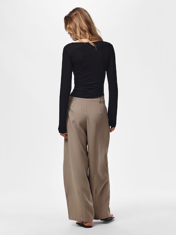 Maglietta 'JULIANE ROYA ' di PIECES in nero