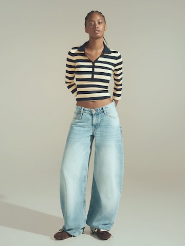 Bershka Shirt in Blue: front