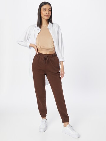 PIECES Tapered Hose 'Chilli' in Braun