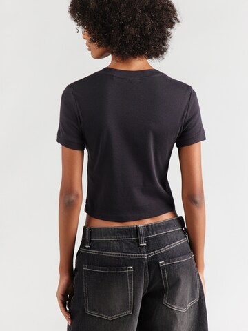 T-shirt 'Essential' LEVI'S ® en noir : derrière