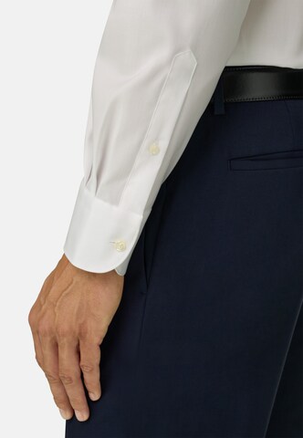 Fit confort Chemise Boggi Milano en blanc : sur le côté