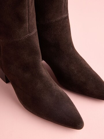 Stivale 'Tabitha Simmons x Next Cassidy' di Next in marrone