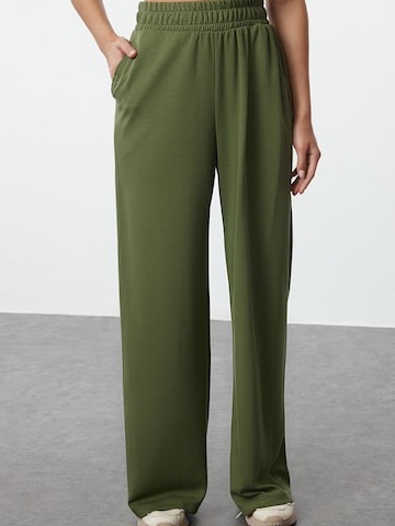 Wide leg Pantaloni de la Trendyol pe verde: față