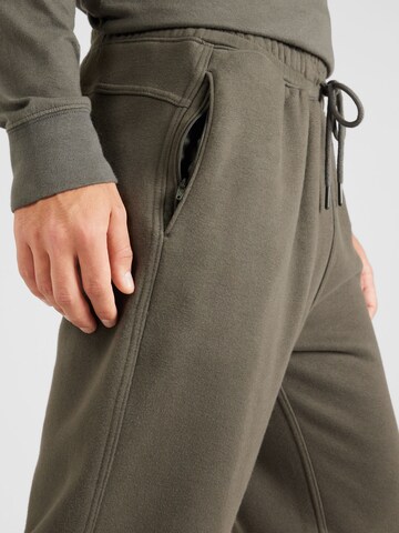 Abercrombie & Fitch Tapered Hose 'ESSENTIAL' in Grün