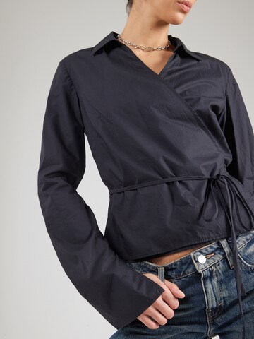 WEEKDAY Blus 'Ichie' i svart