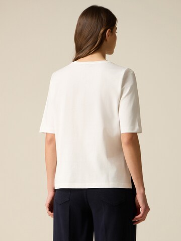 Top di oltre in bianco