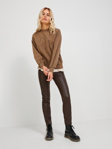 Coupe slim Pantalon 'Berlin' JJXX en marron