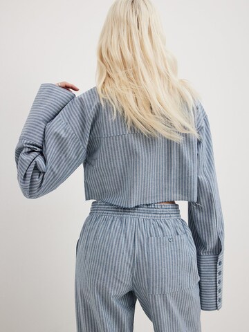 NA-KD Bluse in Blau