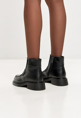 CESARE GASPARI Stiefelette in Schwarz