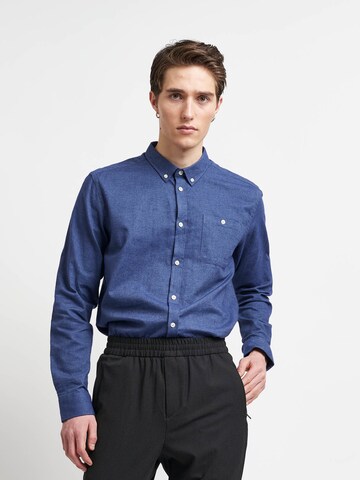 BRUUNS BAZAAR Regular fit Overhemd 'Cash Laurent' in Blauw: voorkant