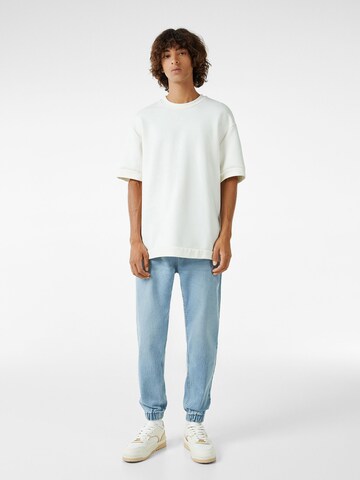 Bershka Tapered Jeans in Blau