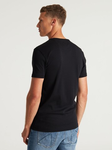 CHASIN' Shirt in Black