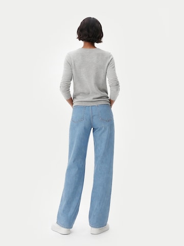 GOBI Cashmere Trui 'Women's Essential Cashmere V-Neck Sweater' in Grijs