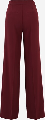 Selected Femme Tall - Perna larga Calças com pregas 'TINNI' em vermelho