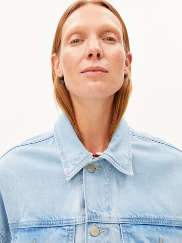 ARMEDANGELS Φθινοπωρινό και ανοιξιάτικο μπουφάν 'Paasithe' σε μπλε