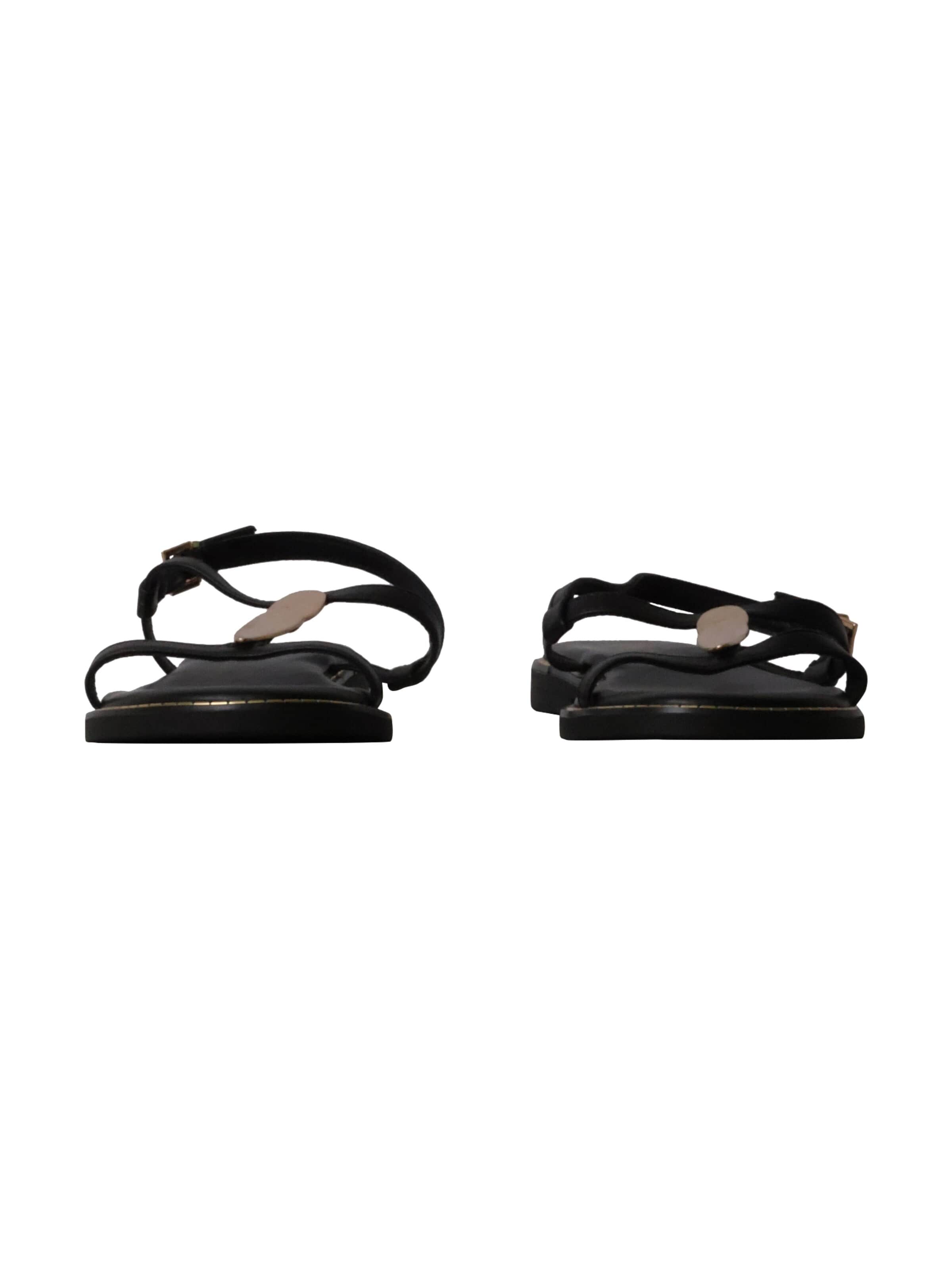 Super Mode - Sandalias 'Flache Riemchensandalen von Loevah Paris' en negro