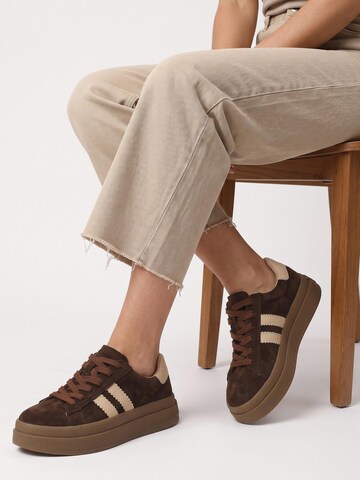 VENEZIA Sneakers in Brown