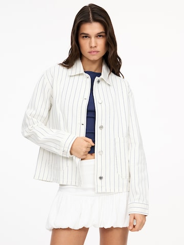 Pull&Bear Between-season jacket in White: front