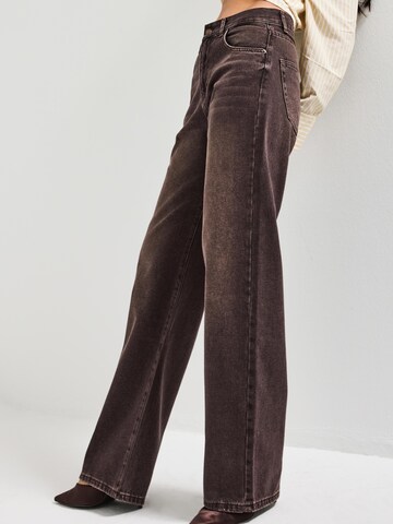 IT'S BASIC Loosefit Jeans 'SOFIA Loose High Rise Jeans' in Bruin