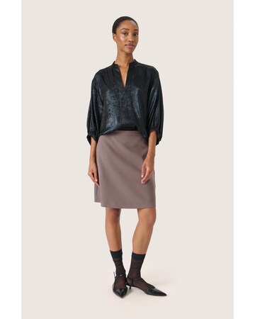 SOAKED IN LUXURY Bluse 'SLElvie' i sort