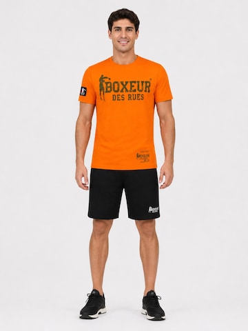 Boxeur des Rues - Traje para estar en casa 'Herren Set Boxeur des Rues: Baumwollshorts Schwarz + Slim-Fit T-Shirt Intensives Orange, Olivgrünes Logo' en naranja